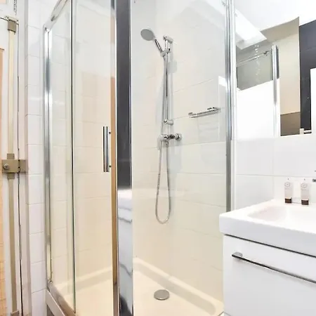 Goodguest-appartement Design Et Cosy Batignolles Apartmán